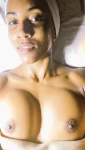 belle-femme-nu-black-du-30-aux-belles-fesses