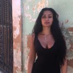 belle-fille-black-du-77-se-branle-la-chatte