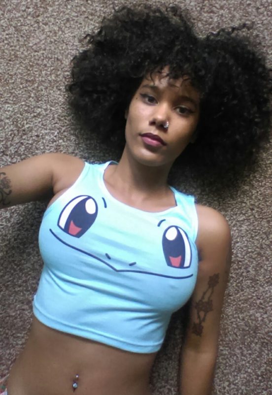 femme-noire-nue-du-17-exhibe-gros-nichons