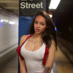 hot-femme-noire-nue-dans-le-45-en-photo