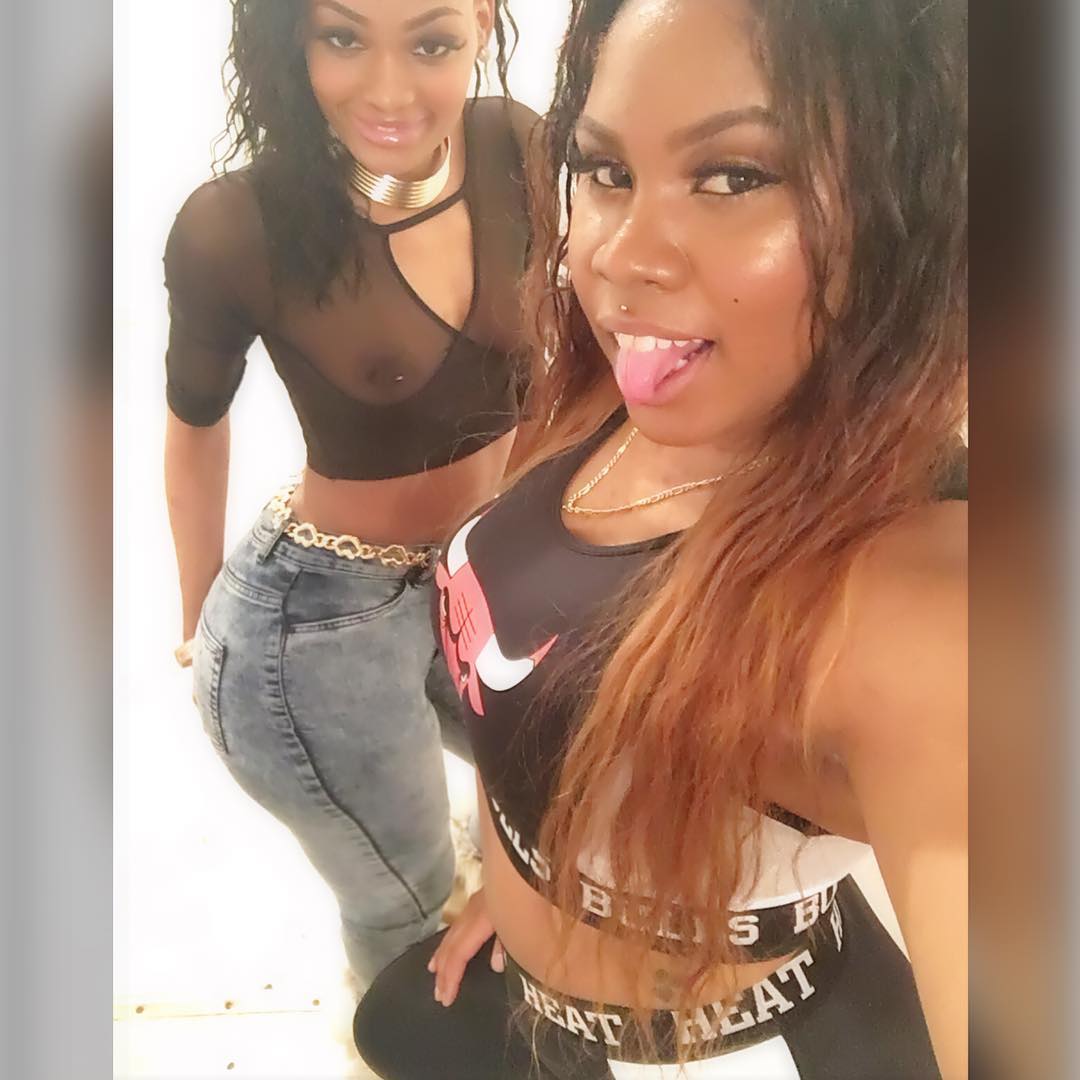 belle africaine du 72 en exhib sexy