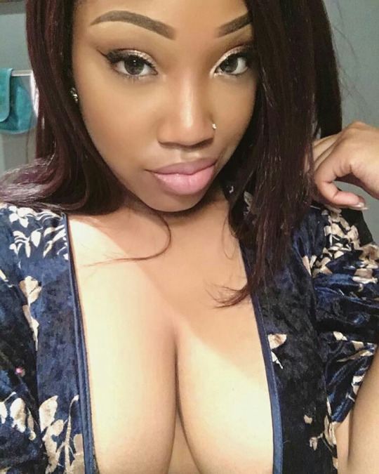 femme africaine du 36 nue en photo