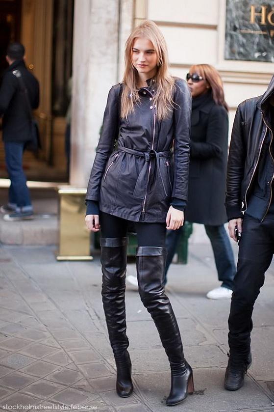 belles-femmes-en-cuissardes-et-cuir-143