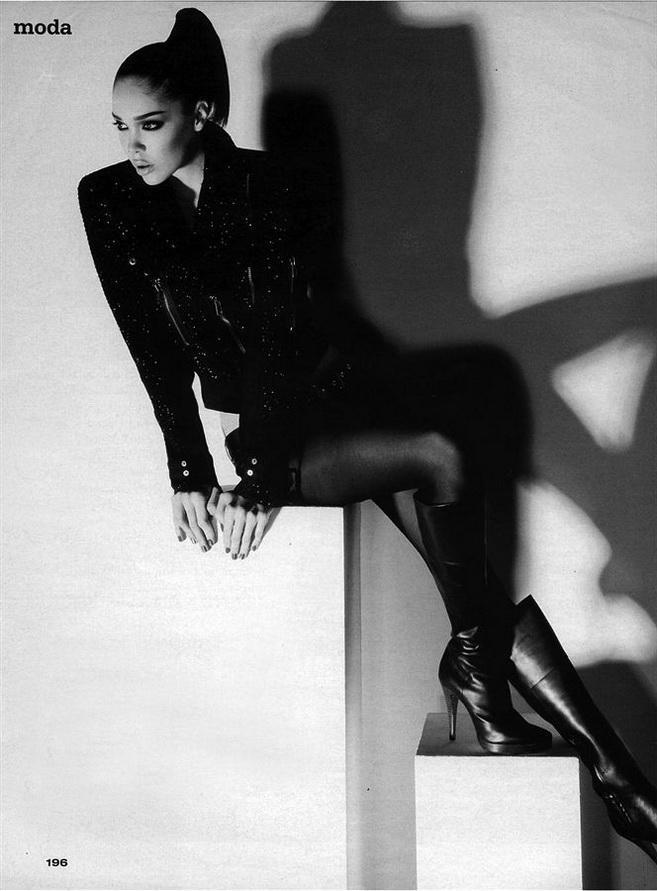 photo-sexy-de-femmes-en-cuissardes-055