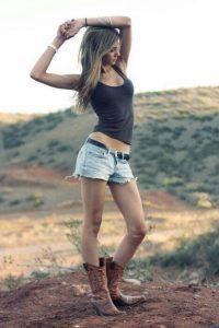 photos-femmes-cuir-cuissardes-086