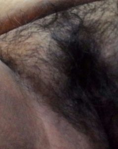 Belle chatte poilue de fille dans le 30 pour mec coquin
