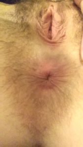 Belle chatte poilue de fille dans le 83 pour mec coquin