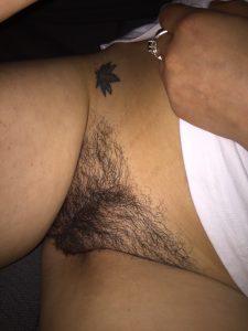 Belle fille du 01 sex poilus coquine