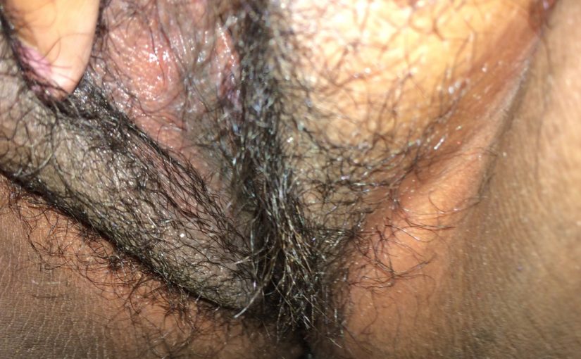 femme du 60 avec vagin velu en image