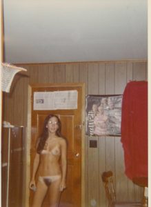 fille nue au vagin poilue dans le 32 image sexe