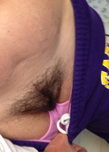 fille nue au vagin poilue dans le 53 image sexe