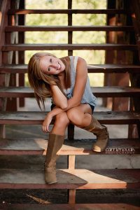 femmes-belles-en-cuissardes-cuir-096