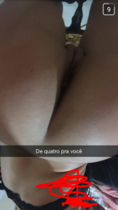 fille-du-04-se-met-nue-en-photo-sur-snap-hot