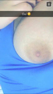 fille-du-18-se-met-nue-en-photo-sur-snap-hot