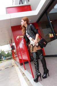 femmes-avec-cuissardes-008