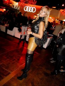 femmes-en-cuissardes-noires-033