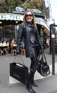 fille-sexy-en-cuissardes-076