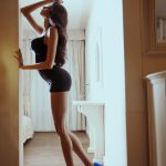 photo femme fatale en lingerie sur le 39