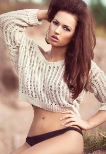 selfie sexy belle femme en string du 04