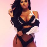 une femme du 93 excitante presque nue